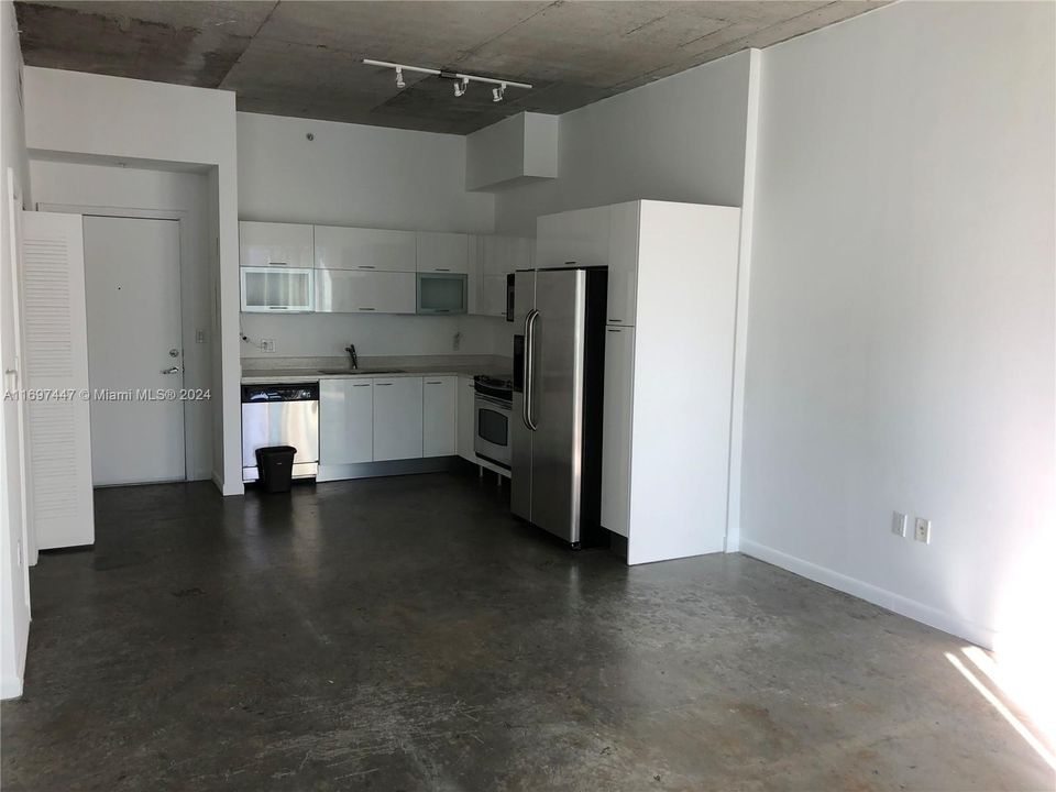 For Rent: $2,400 (1 beds, 1 baths, 665 Square Feet)