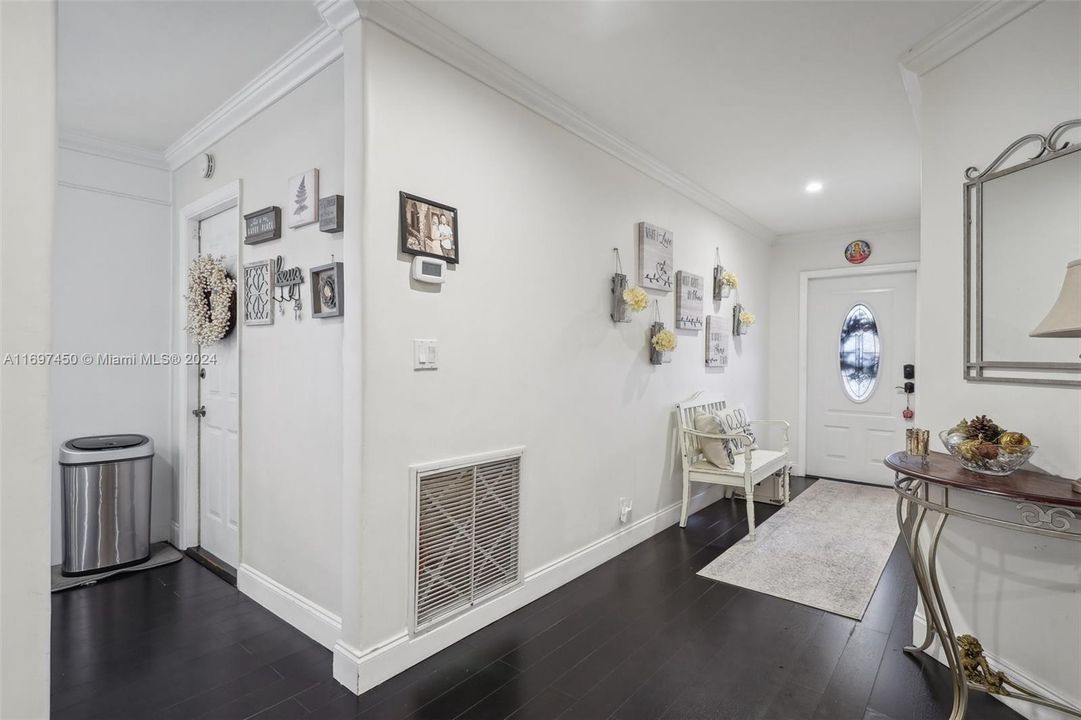 For Sale: $550,000 (3 beds, 2 baths, 1752 Square Feet)