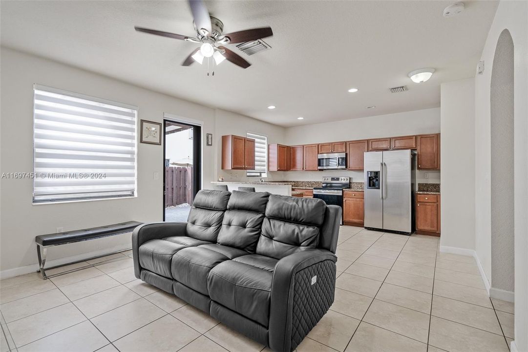 For Sale: $425,000 (3 beds, 2 baths, 1535 Square Feet)