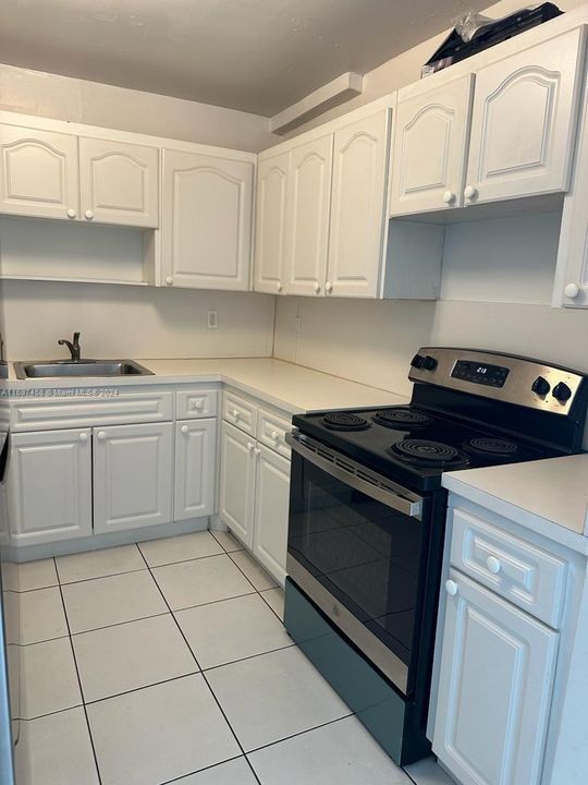 For Rent: $2,300 (1 beds, 1 baths, 727 Square Feet)