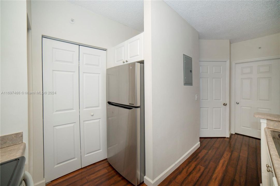 For Rent: $3,000 (2 beds, 2 baths, 1024 Square Feet)