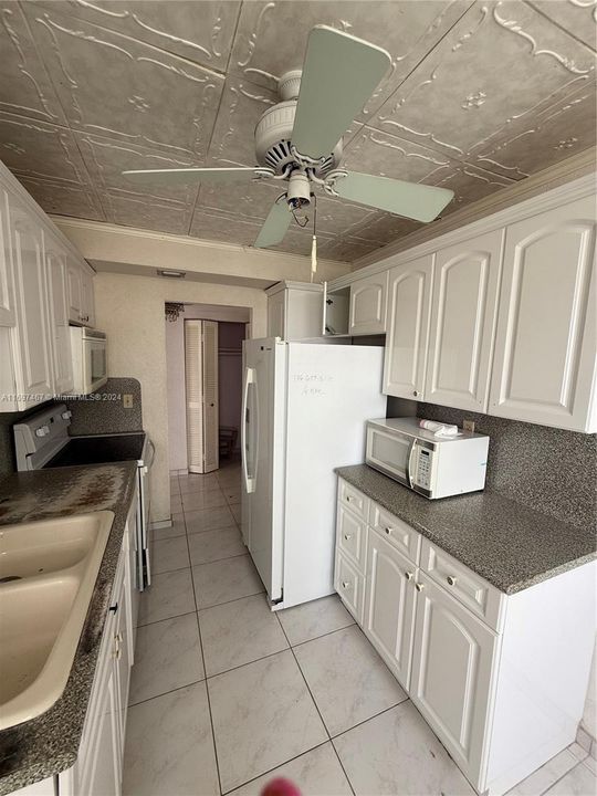 For Sale: $349,900 (2 beds, 2 baths, 1360 Square Feet)