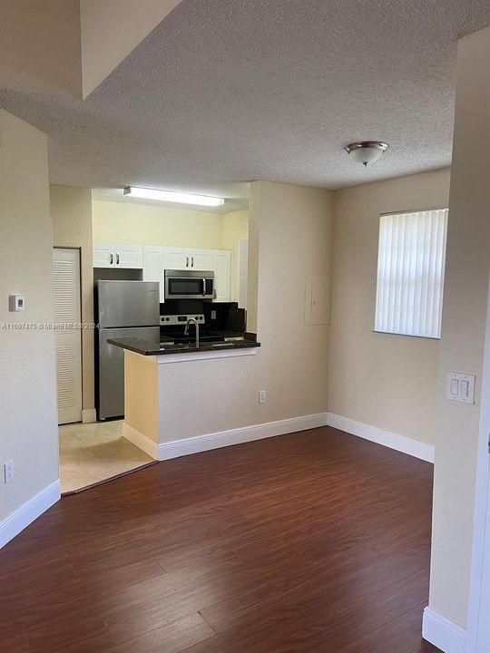 For Rent: $1,725 (1 beds, 1 baths, 844 Square Feet)