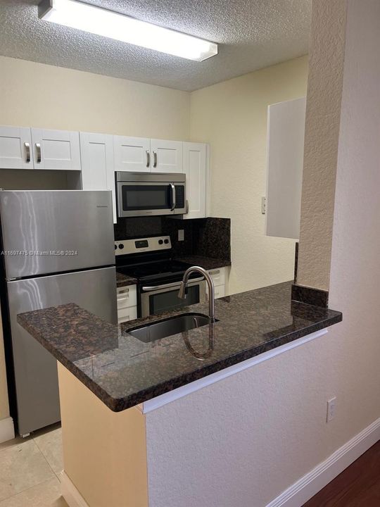 For Rent: $1,725 (1 beds, 1 baths, 844 Square Feet)