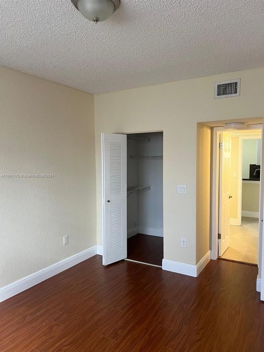 For Rent: $1,725 (1 beds, 1 baths, 844 Square Feet)