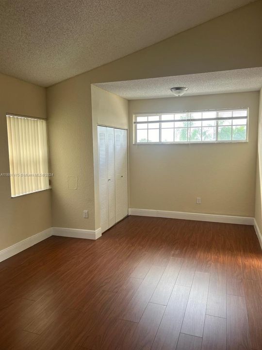 For Rent: $1,725 (1 beds, 1 baths, 844 Square Feet)