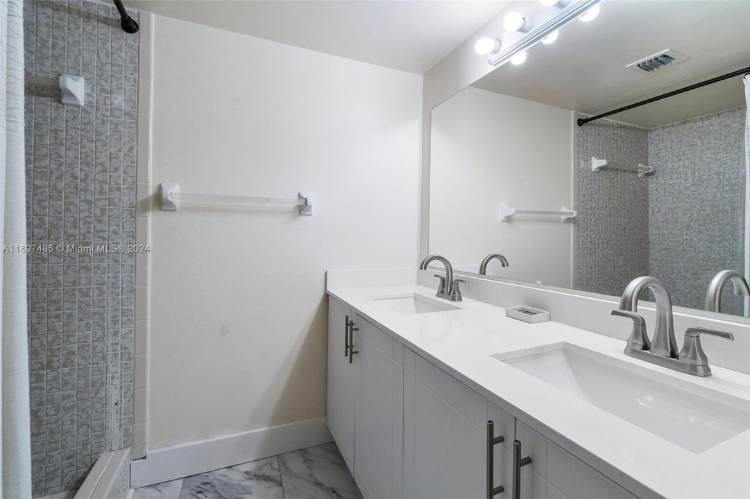 For Rent: $2,300 (2 beds, 2 baths, 834 Square Feet)