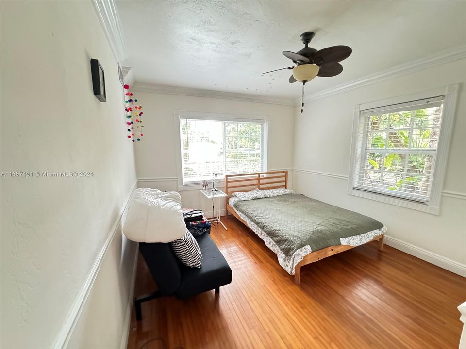 For Rent: $5,900 (3 beds, 2 baths, 1137 Square Feet)