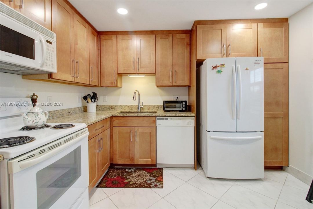 For Sale: $240,000 (2 beds, 2 baths, 1064 Square Feet)