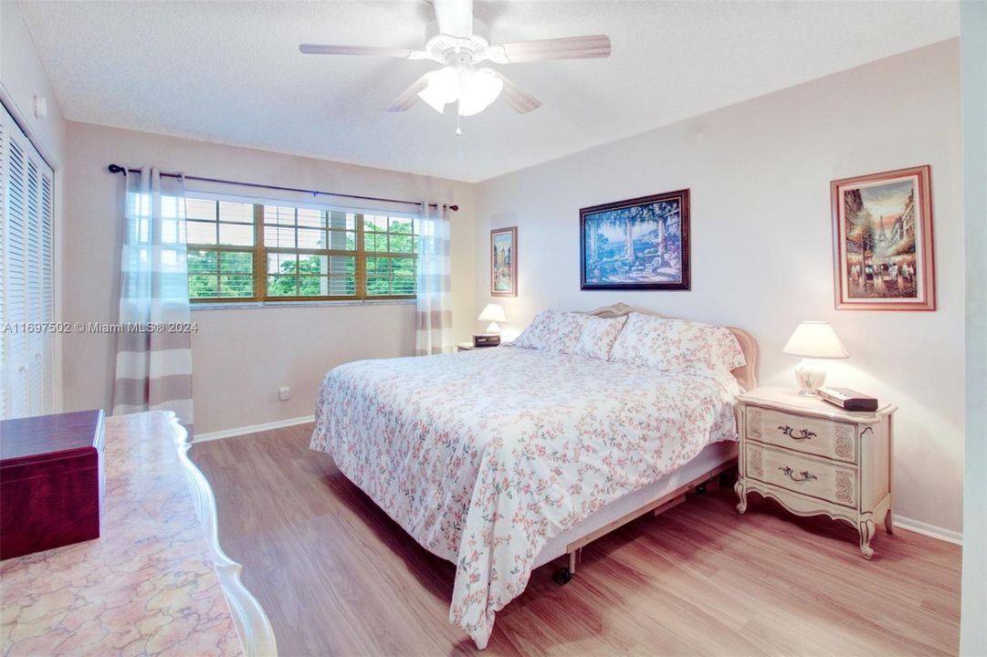 For Sale: $240,000 (2 beds, 2 baths, 1064 Square Feet)