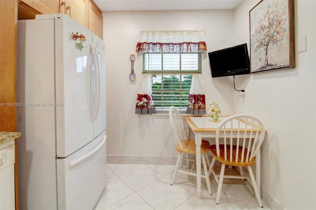 For Sale: $240,000 (2 beds, 2 baths, 1064 Square Feet)