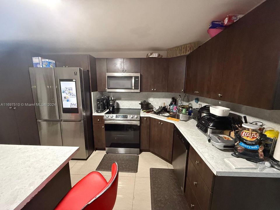 For Rent: $4,000 (3 beds, 2 baths, 1554 Square Feet)