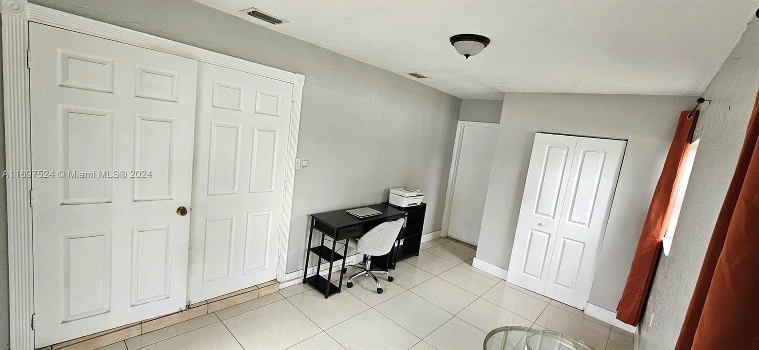 For Sale: $430,000 (3 beds, 1 baths, 1053 Square Feet)