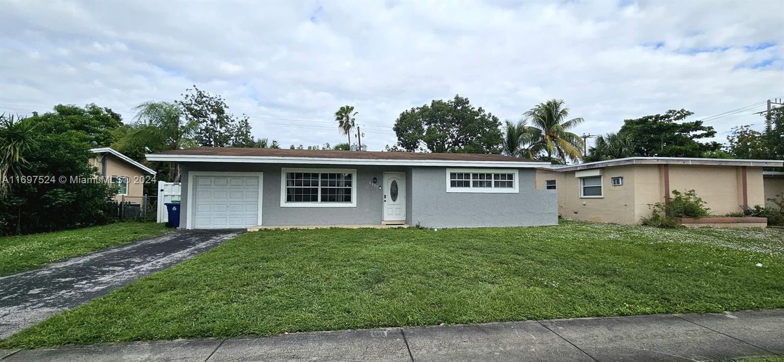 For Sale: $430,000 (3 beds, 1 baths, 1053 Square Feet)