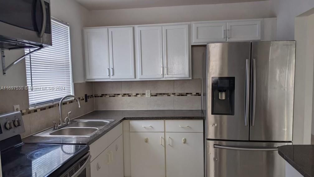 For Rent: $3,000 (4 beds, 2 baths, 1537 Square Feet)