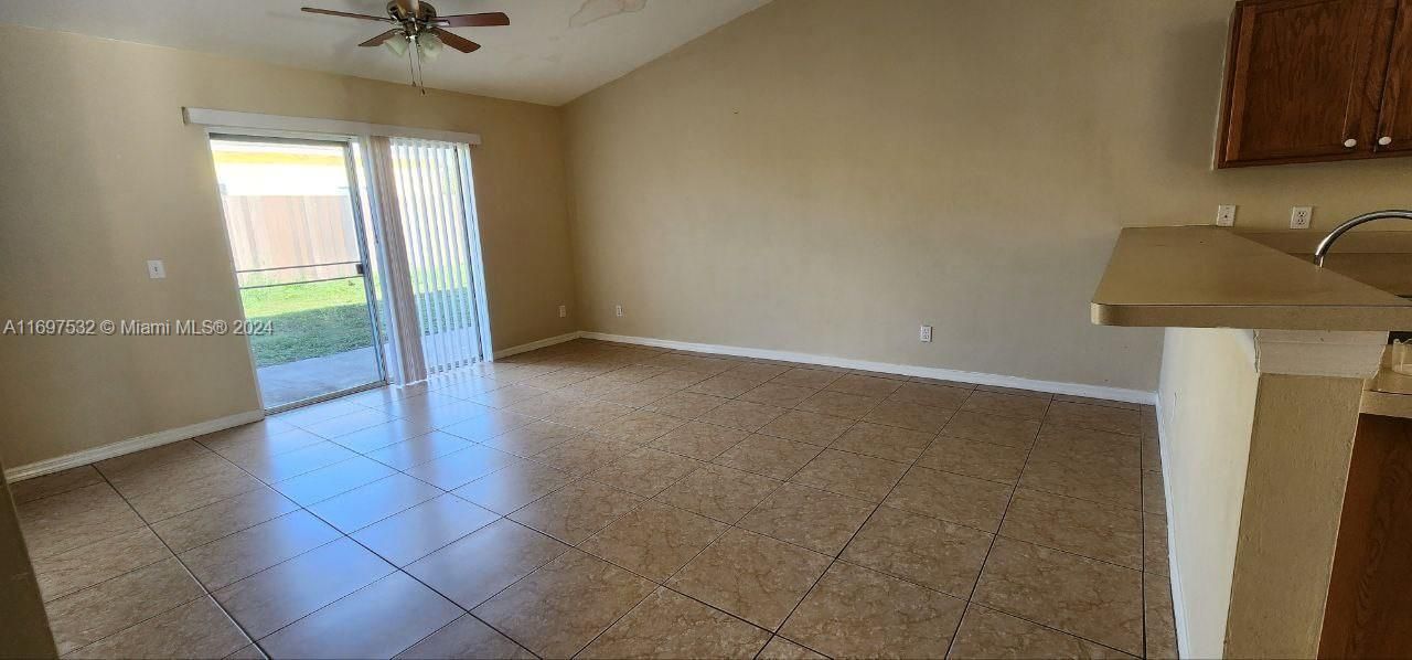 For Rent: $1,950 (3 beds, 2 baths, 1189 Square Feet)