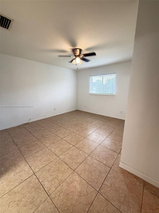 For Rent: $1,950 (3 beds, 2 baths, 1189 Square Feet)