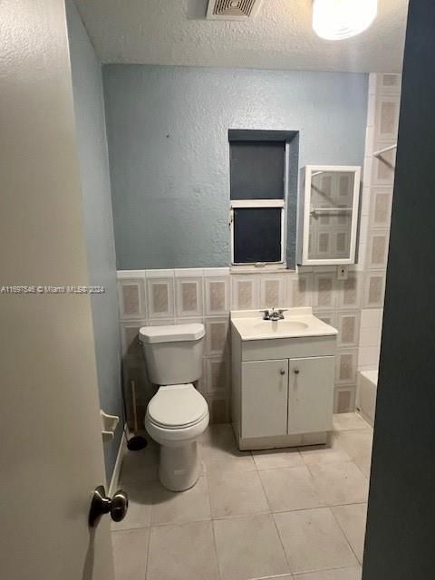 For Rent: $1,550 (1 beds, 1 baths, 976 Square Feet)