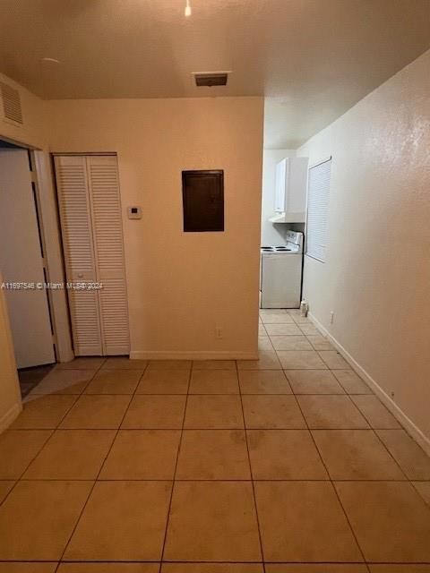 For Rent: $1,550 (1 beds, 1 baths, 976 Square Feet)