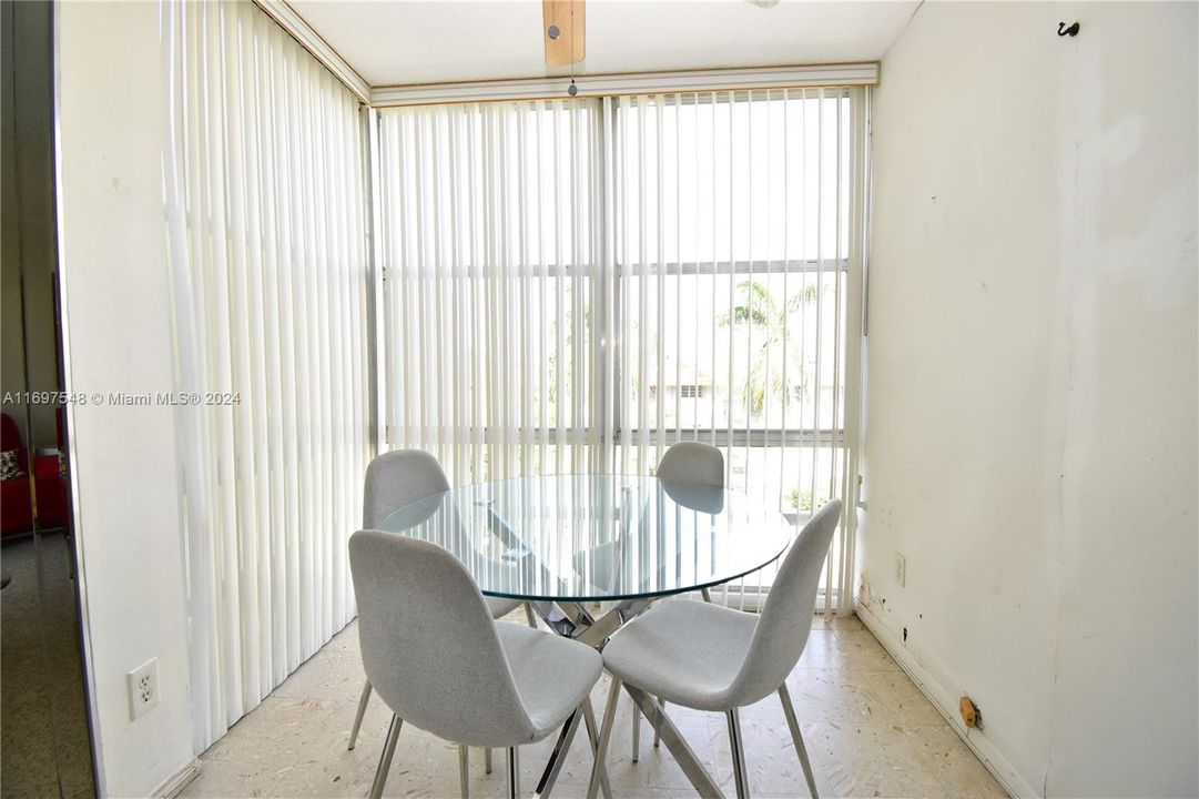 En Venta: $309,900 (2 camas, 2 baños, 940 Pies cuadrados)