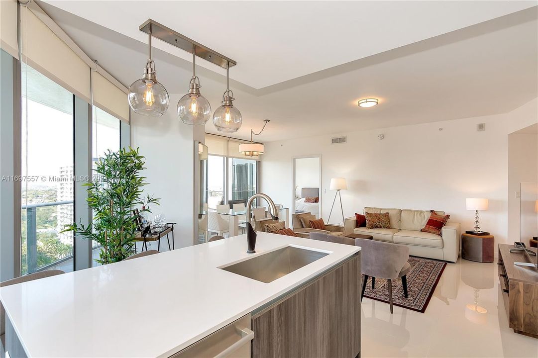 For Sale: $799,000 (2 beds, 2 baths, 1178 Square Feet)