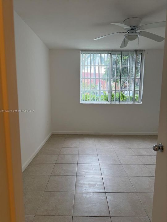 For Rent: $2,300 (2 beds, 2 baths, 966 Square Feet)