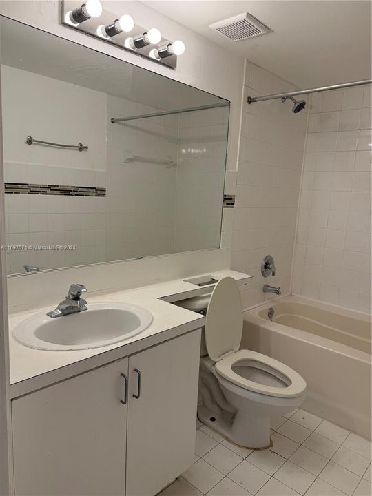 For Rent: $2,300 (2 beds, 2 baths, 966 Square Feet)