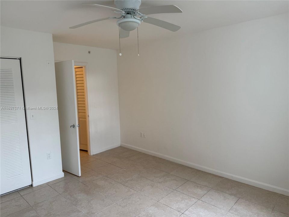 For Rent: $2,300 (2 beds, 2 baths, 966 Square Feet)