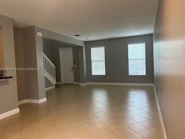 For Rent: $3,200 (3 beds, 3 baths, 1712 Square Feet)