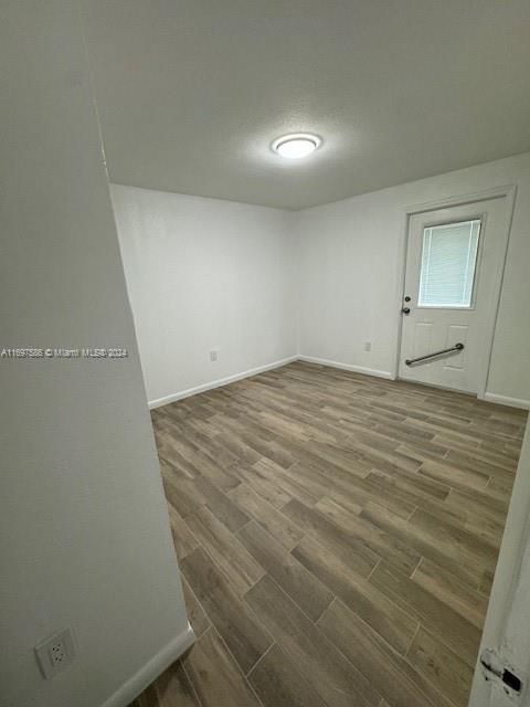 For Rent: $2,700 (2 beds, 1 baths, 1200 Square Feet)