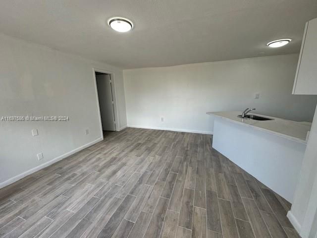 For Rent: $2,700 (2 beds, 1 baths, 1200 Square Feet)