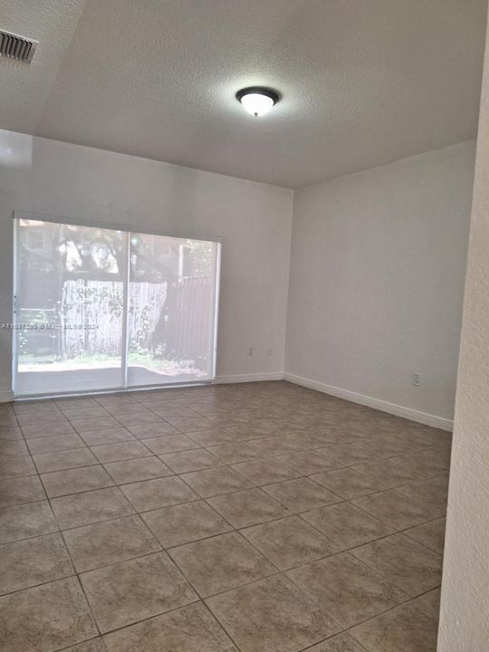 For Rent: $3,700 (4 beds, 2 baths, 1939 Square Feet)