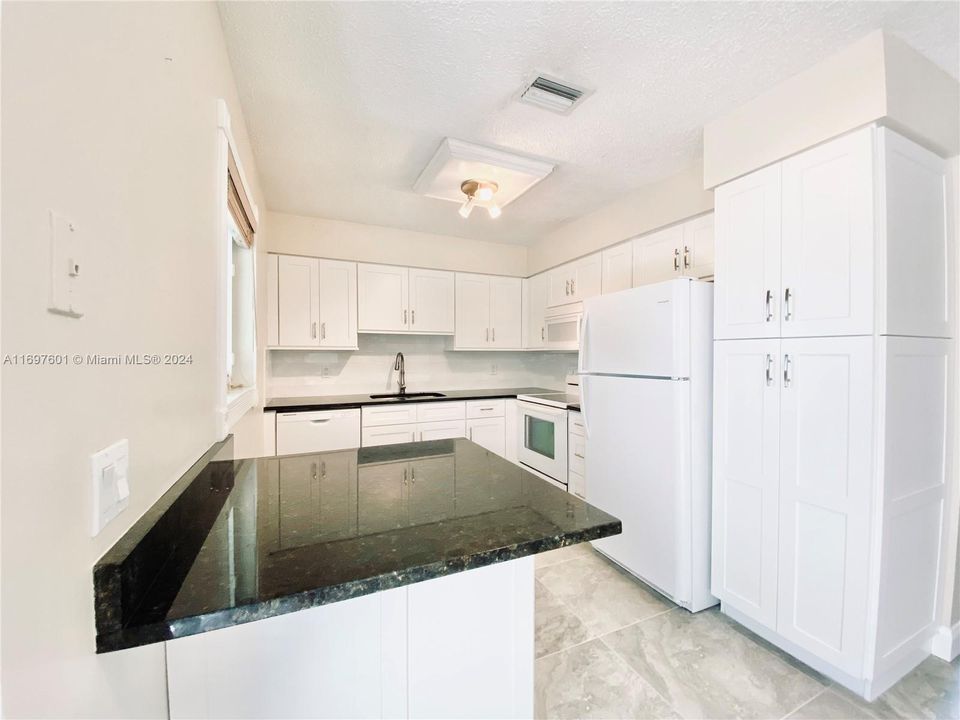 For Rent: $3,250 (4 beds, 2 baths, 1272 Square Feet)