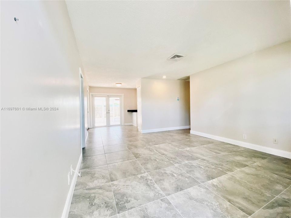 For Rent: $3,250 (4 beds, 2 baths, 1272 Square Feet)