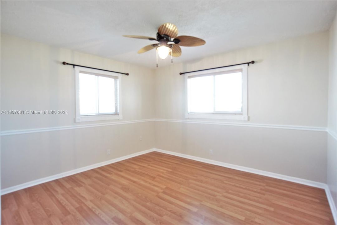 For Rent: $3,250 (4 beds, 2 baths, 1272 Square Feet)