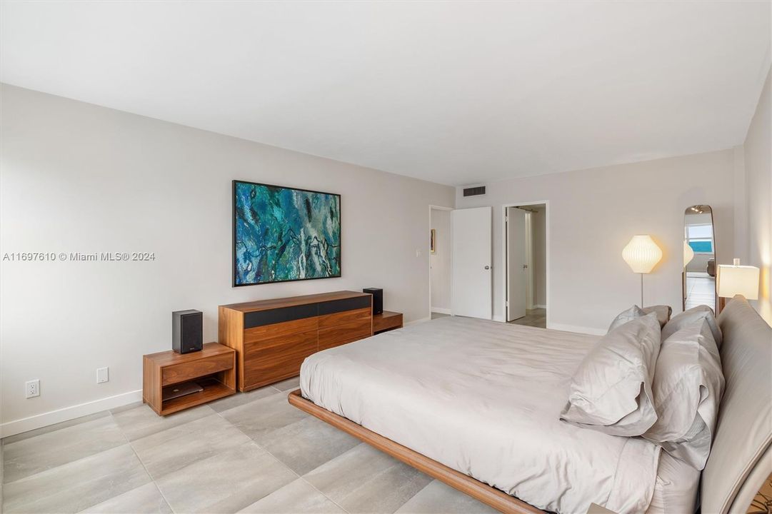 For Sale: $899,000 (2 beds, 2 baths, 1510 Square Feet)