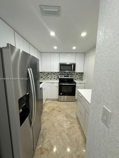 For Sale: $439,000 (1 beds, 1 baths, 850 Square Feet)