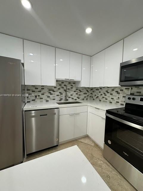 For Sale: $439,000 (1 beds, 1 baths, 850 Square Feet)