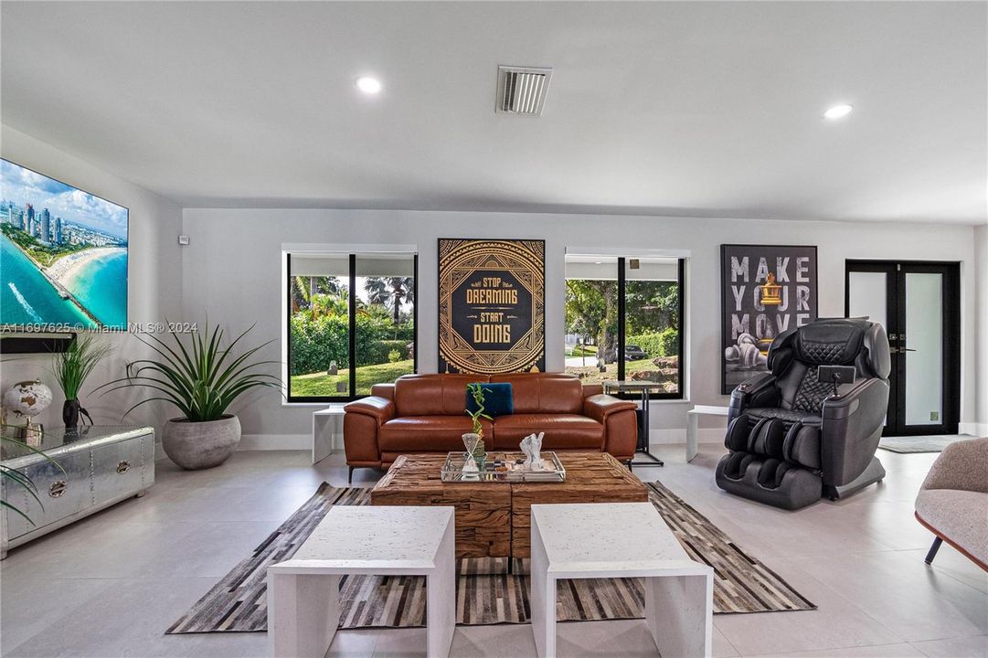 For Sale: $1,599,000 (4 beds, 2 baths, 2465 Square Feet)