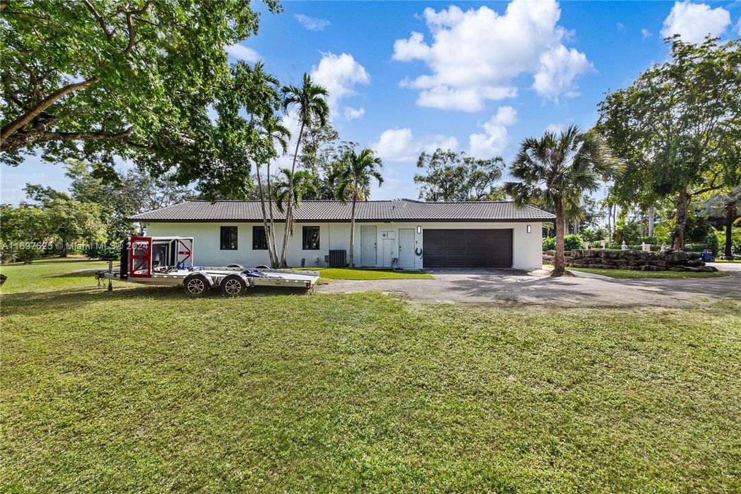 For Sale: $1,599,000 (4 beds, 2 baths, 2465 Square Feet)