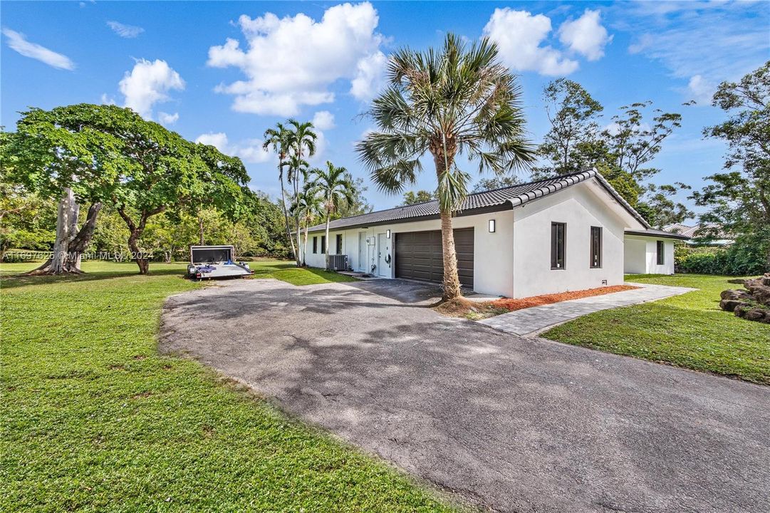 For Sale: $1,599,000 (4 beds, 2 baths, 2465 Square Feet)