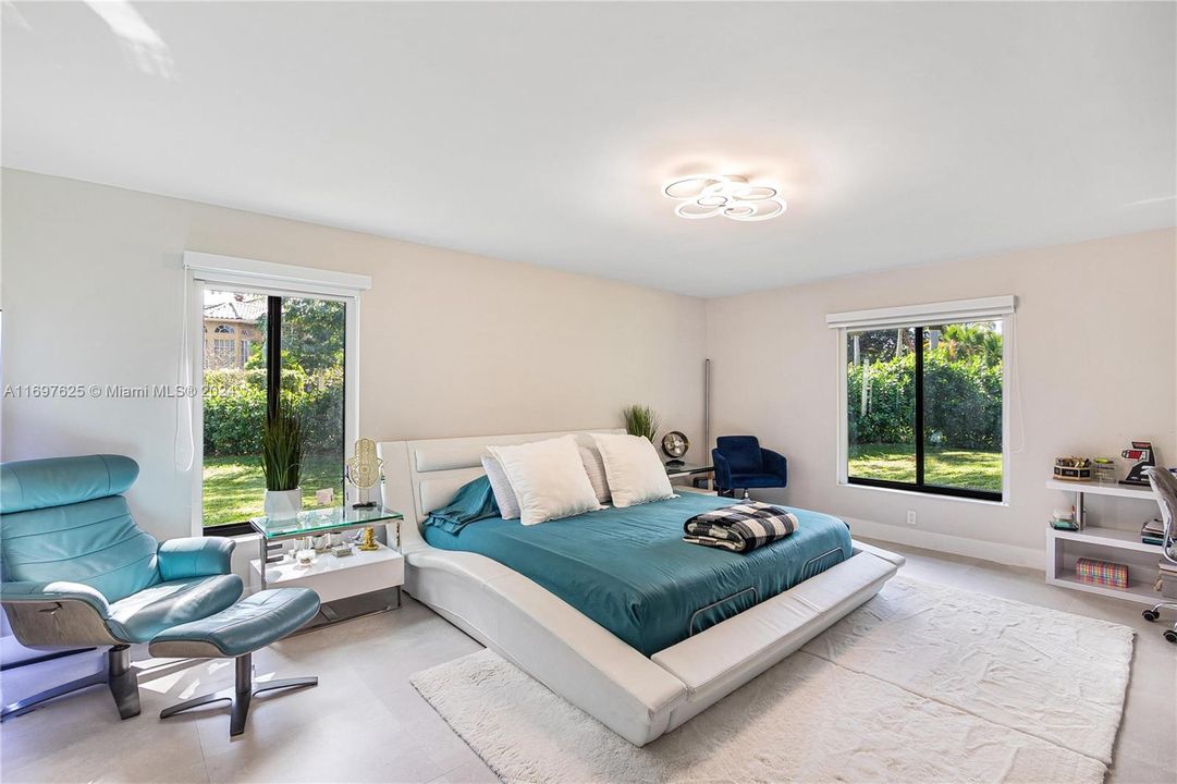 For Sale: $1,599,000 (4 beds, 2 baths, 2465 Square Feet)