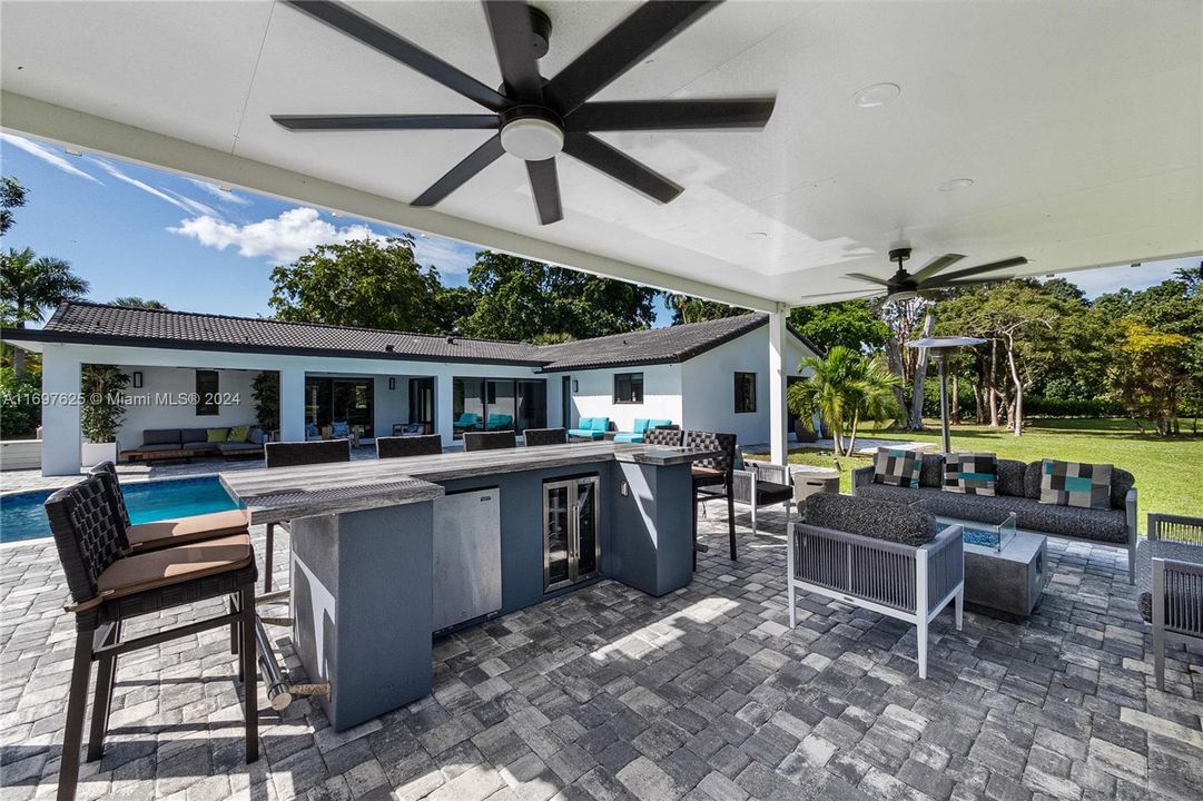 For Sale: $1,599,000 (4 beds, 2 baths, 2465 Square Feet)