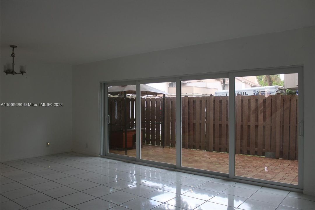 En Venta: $394,999 (4 camas, 2 baños, 2020 Pies cuadrados)