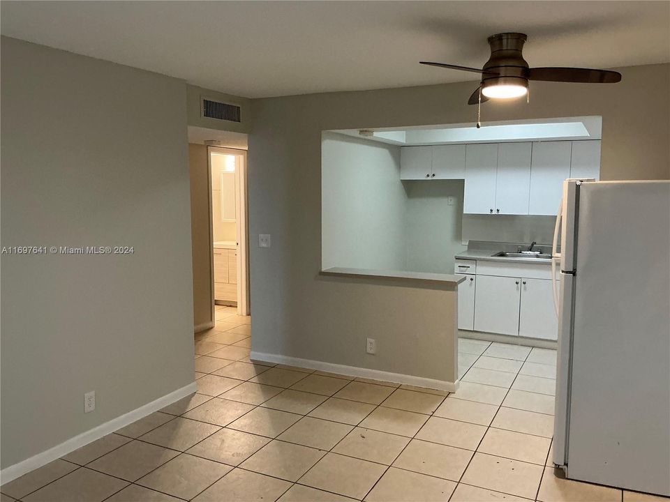 For Rent: $1,499 (1 beds, 1 baths, 760 Square Feet)