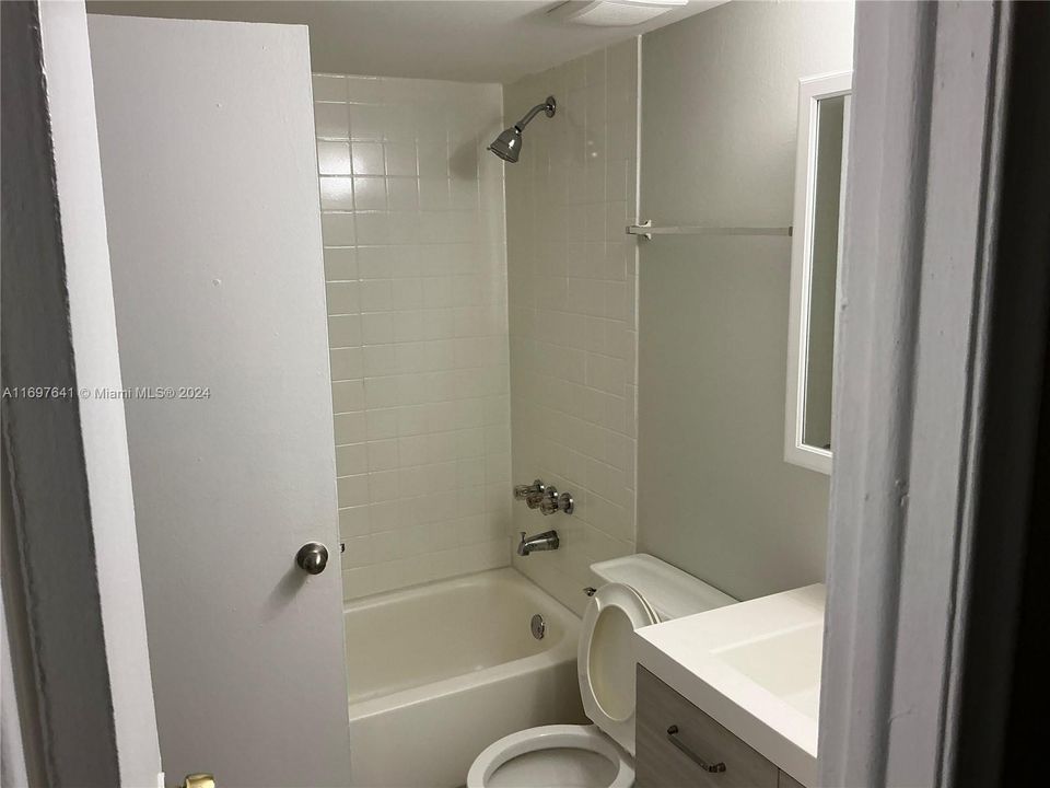 For Rent: $1,499 (1 beds, 1 baths, 760 Square Feet)