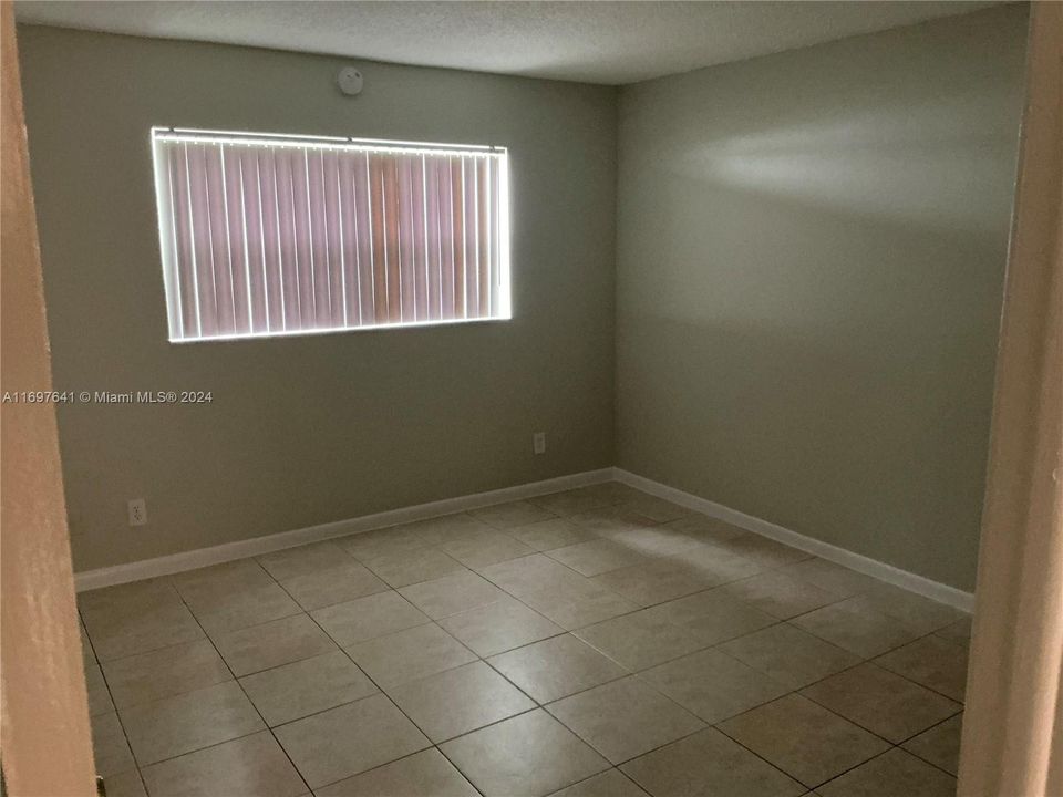 For Rent: $1,499 (1 beds, 1 baths, 760 Square Feet)