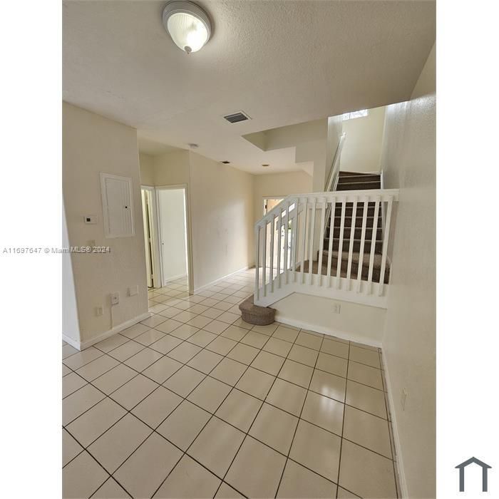 For Rent: $2,800 (4 beds, 3 baths, 1423 Square Feet)