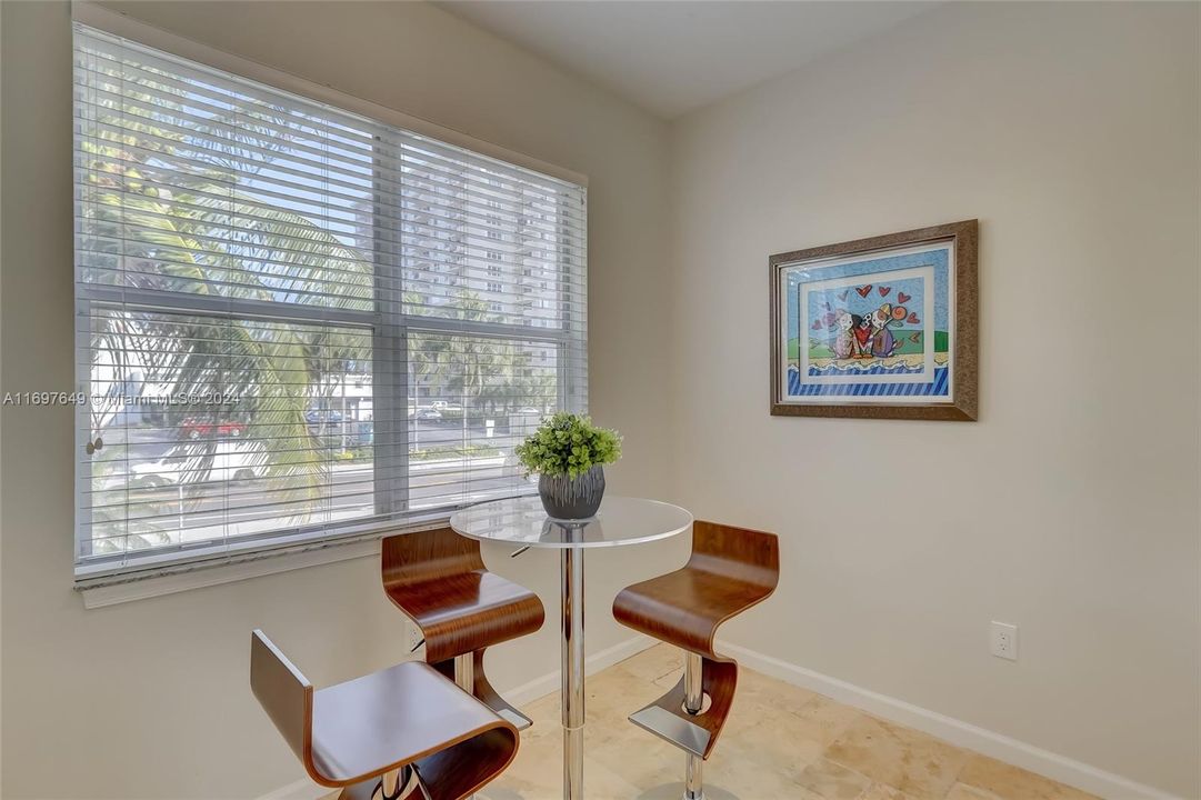 For Sale: $732,500 (2 beds, 2 baths, 1724 Square Feet)