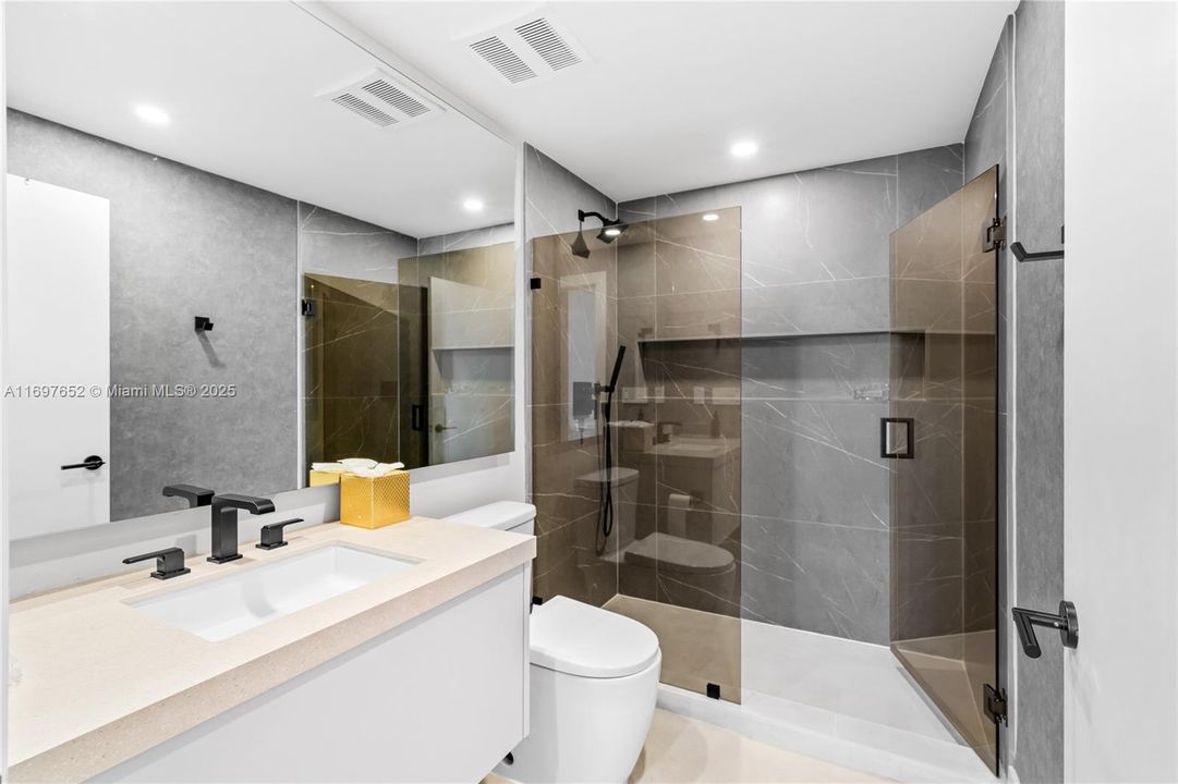 En suite 2nd Bedroom